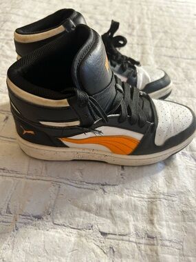 PUMA REBOUND LAYUP SL HIGH TOPS SPECKLE SNEAKERS YOUTH SIZE 4 BLK/ORANGE/WHITE